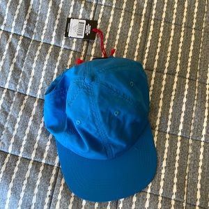 Topo blue nylon ball cap